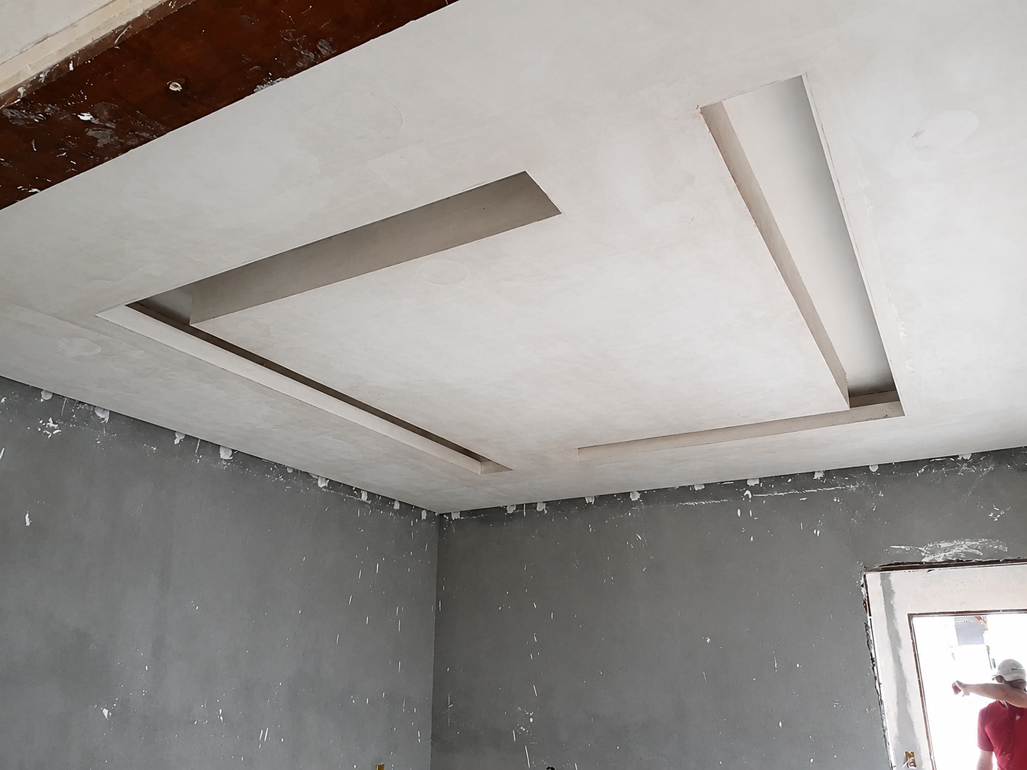Detalhe técnico de sanca em gesso durante execução